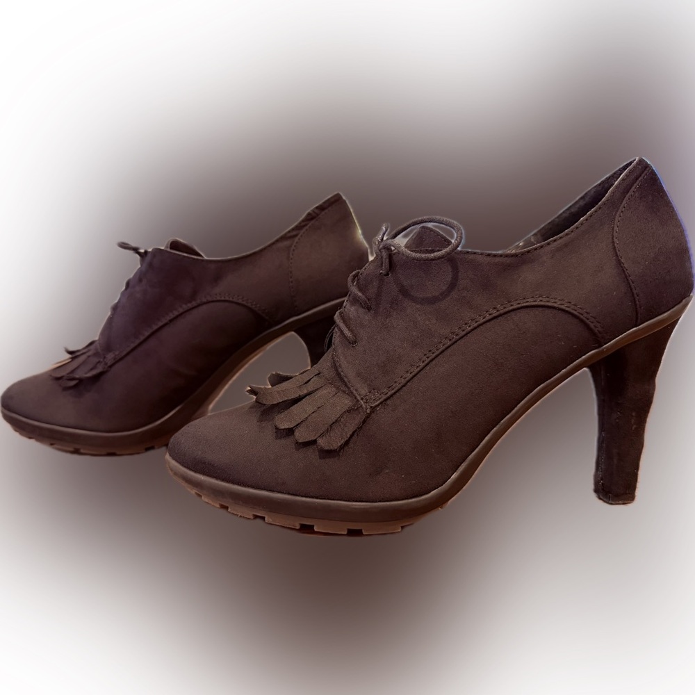 Tahari - Black Suede Lace Up Platform Heels with Fringe Tassels - 7.5